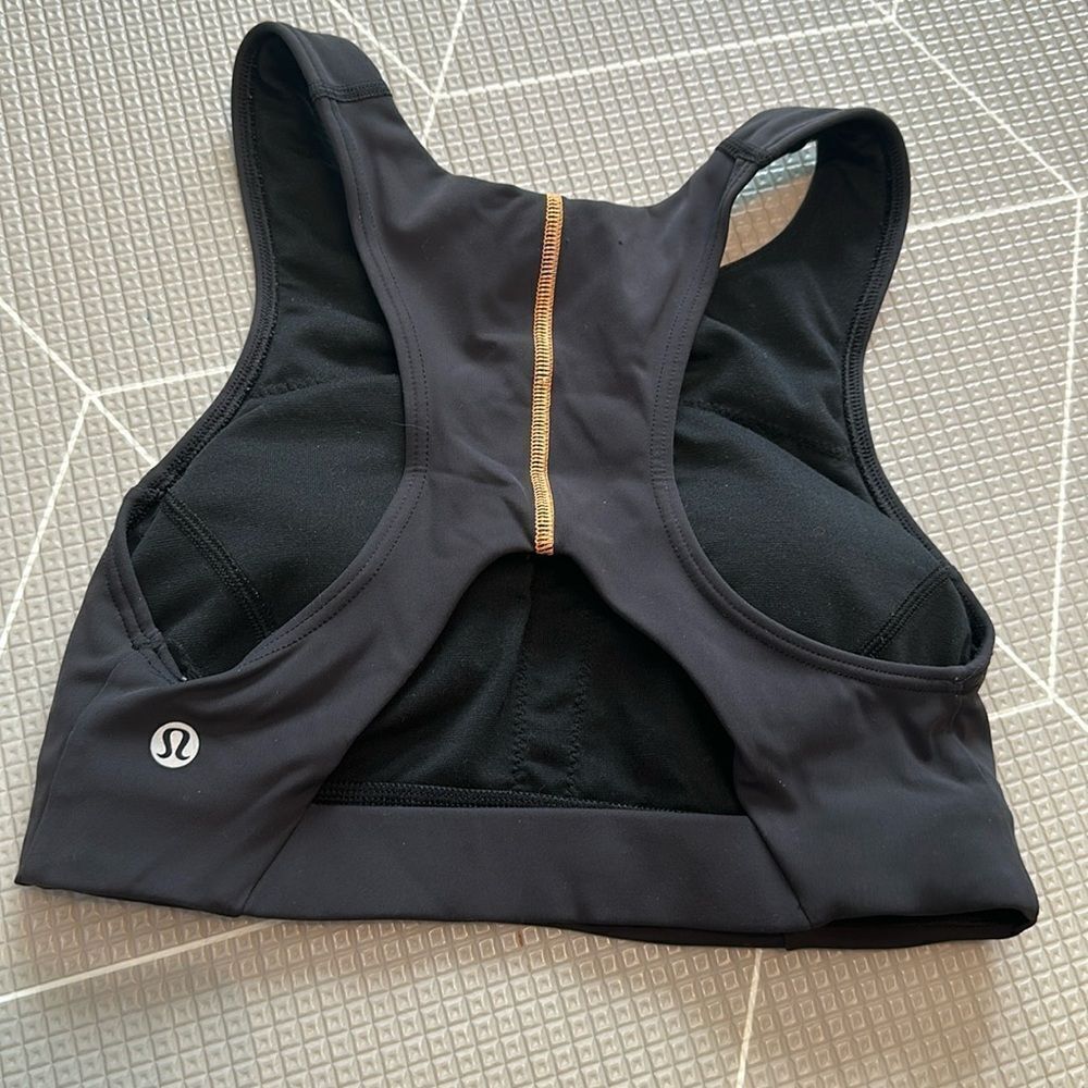 Lululemon Tough Train High-Neck Bra *Medium Support Size 4